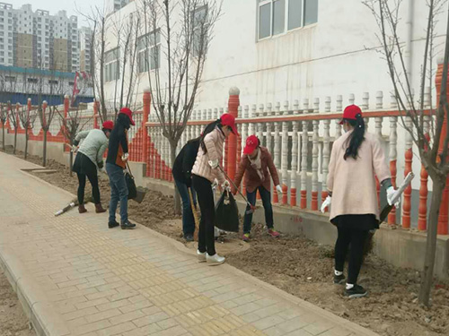 进一步弘扬“奉献、友爱、互助、进步”的雷锋精神，倡导时代新风正气