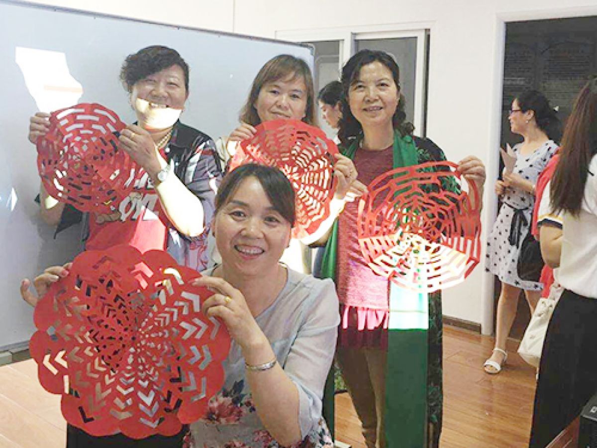 “妙艺”手工兴趣班剪纸活动总结