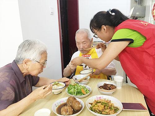 关怀进家门 让爱不缺位