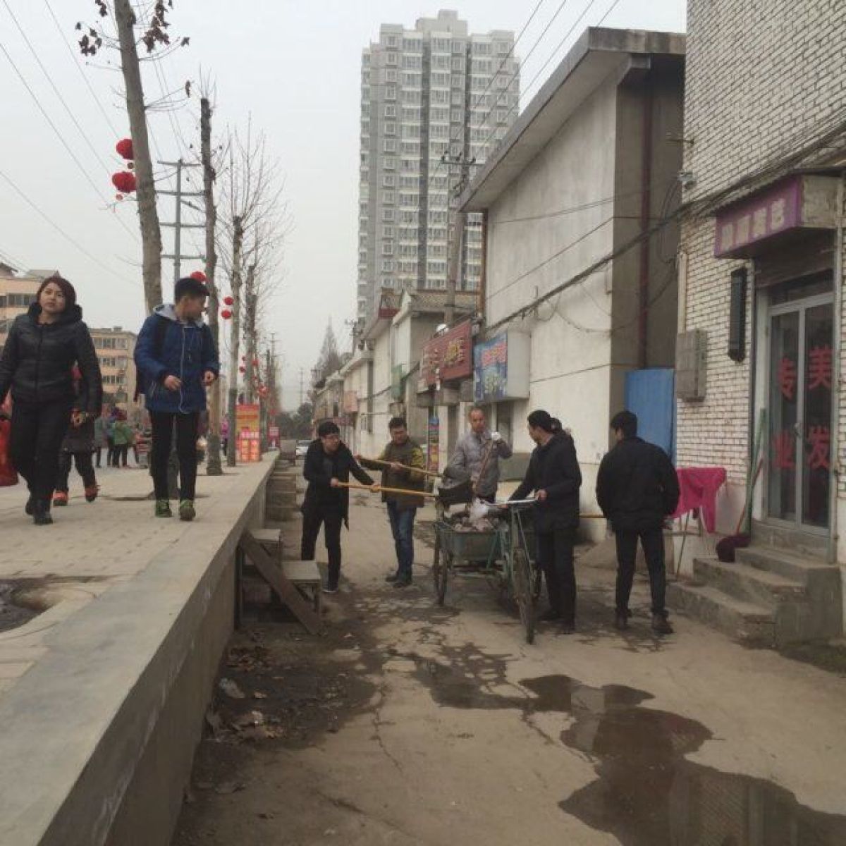 开展春节环境卫生大整治活动