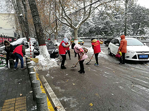 清扫积雪保畅通