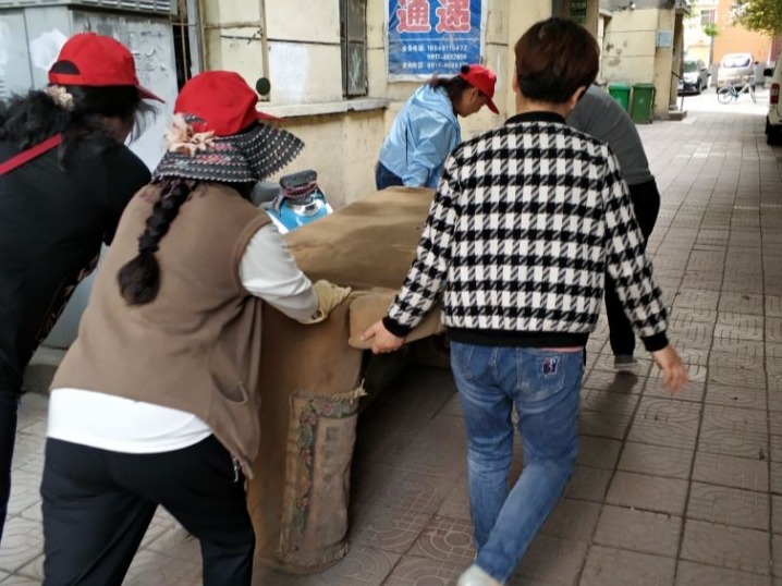 清理垃圾、美化家园