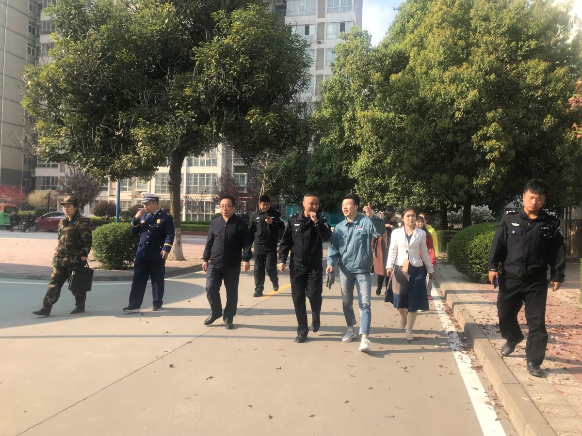 清理楼道杂物 确保消防安全