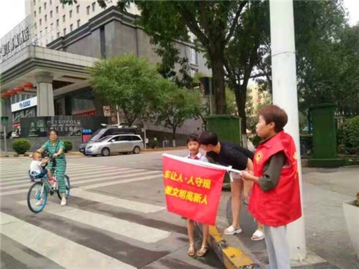 学子路社区开展文明交通志愿服务活动