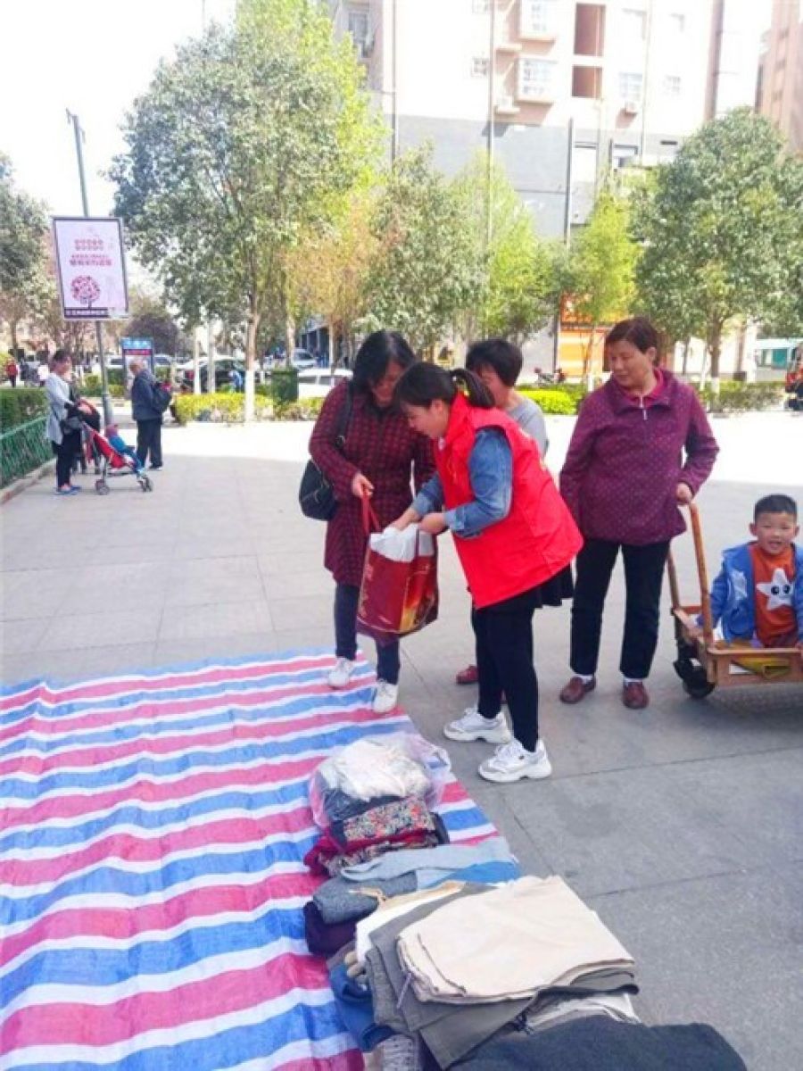 旧衣回收，爱心汇聚——学子路社区开展旧衣回收志愿服务活动