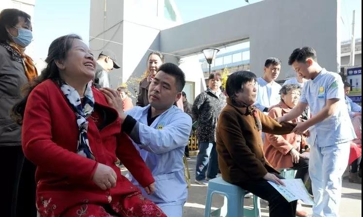 新城区“心诚服务”进社区，志愿队竭尽所能显温情