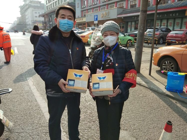 热心群众无私捐赠 众志成城抗击疫情