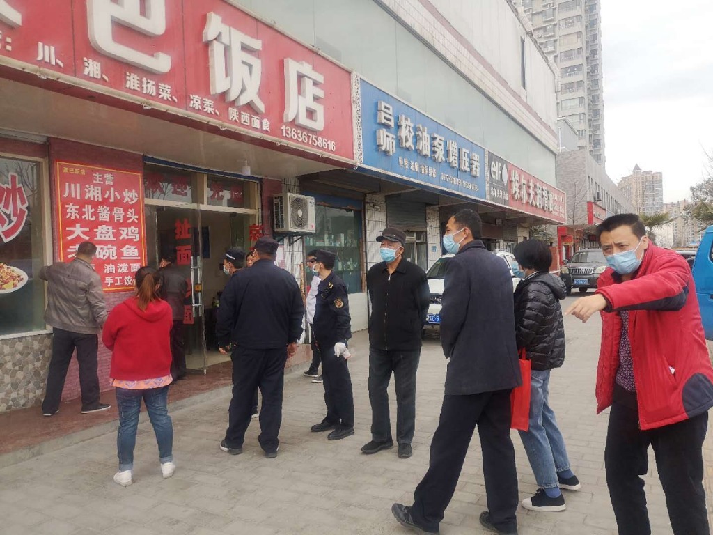 姜河社区开展环境卫生整治活动