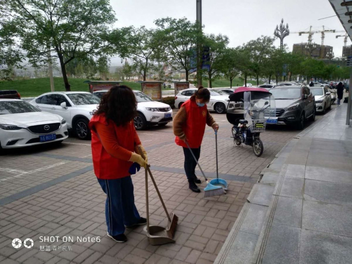 学子路社区开展爱国卫生月  “美家园 守健康” 环境卫生整治活动