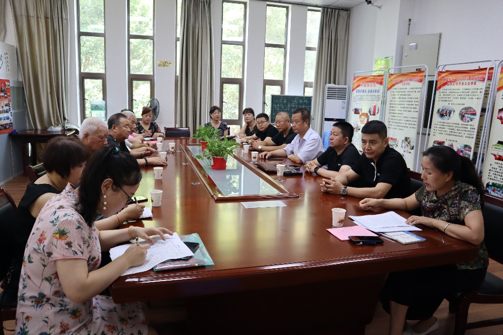和谐路社区召开党员大会