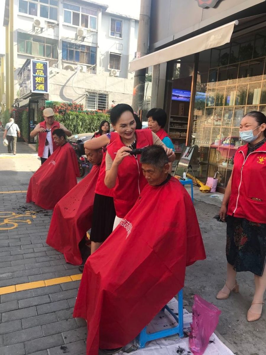 西一路街办兴盛社区开展爱心义剪活动