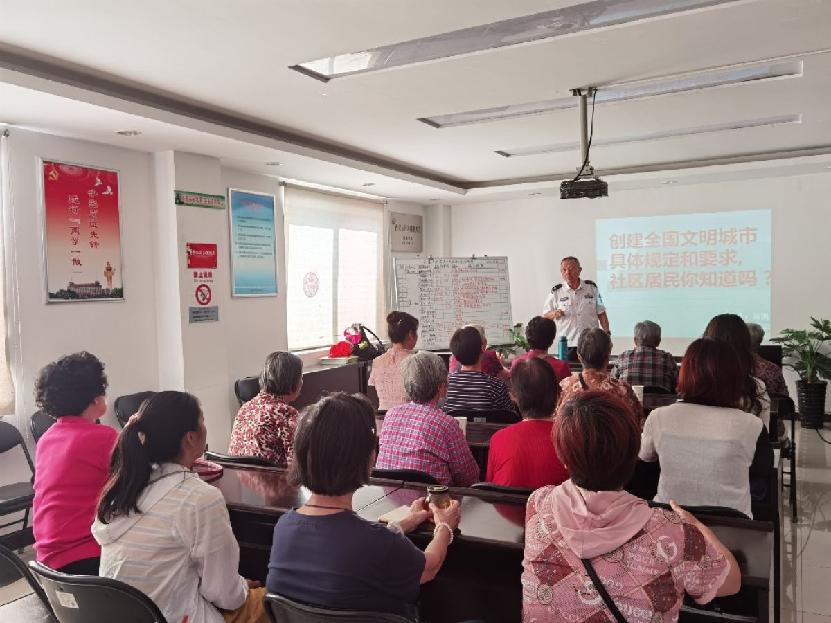 创文宣传进社区 共创文明齐努力