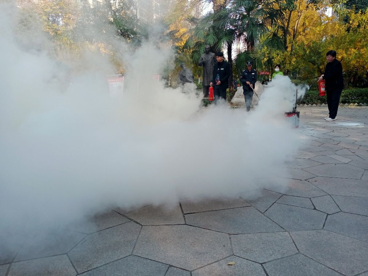 谭家街道高山流水社区开展消防演练活动