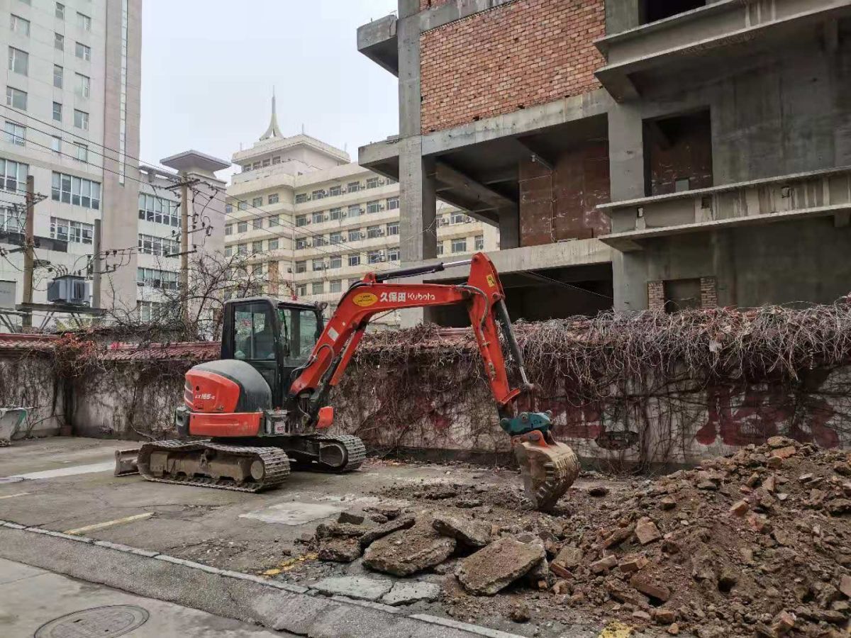 新城国际暖气改造项目开始动工了！