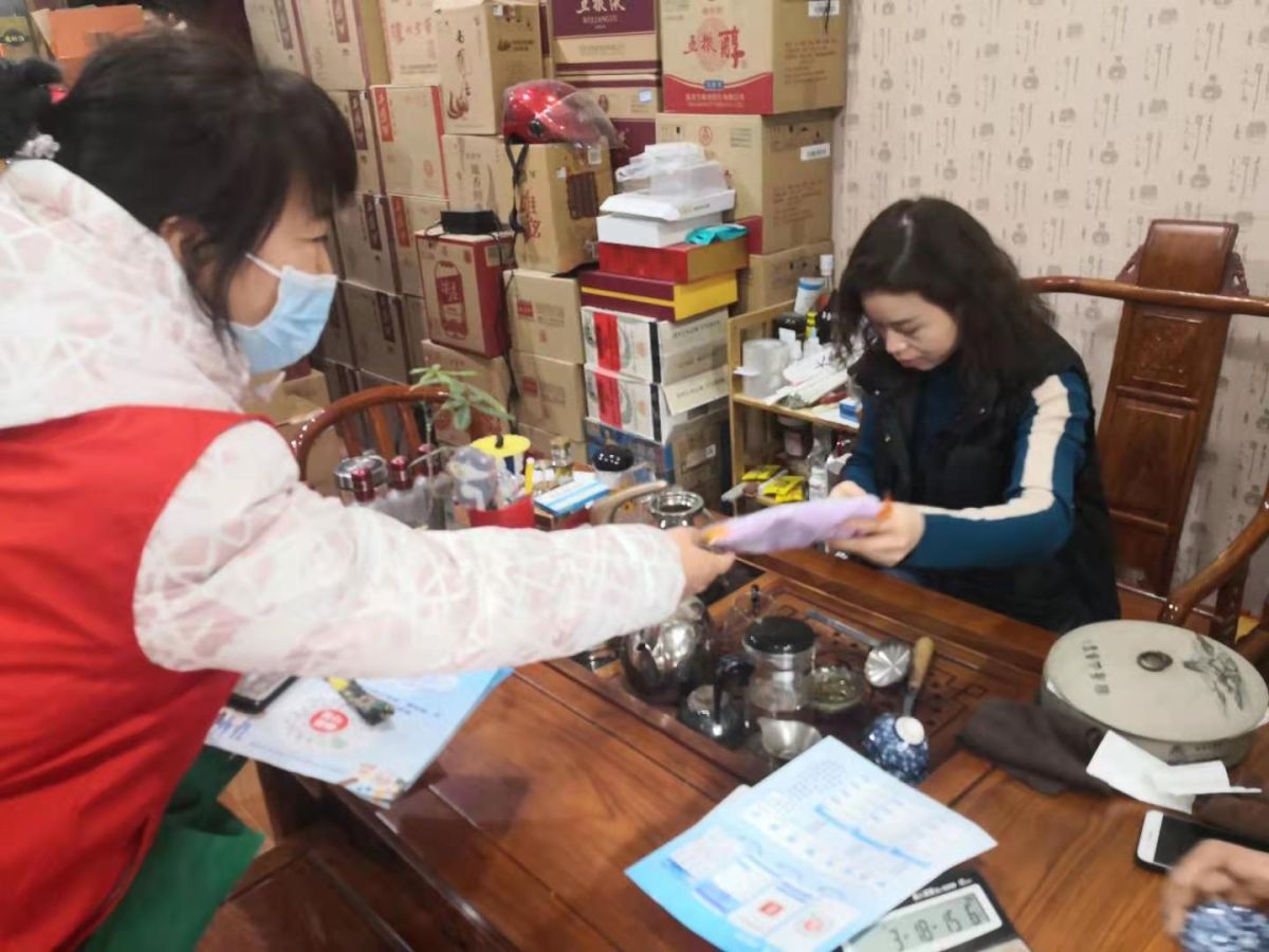 谭家街道高山流水社区开展“秦云就业”小程序推广工作