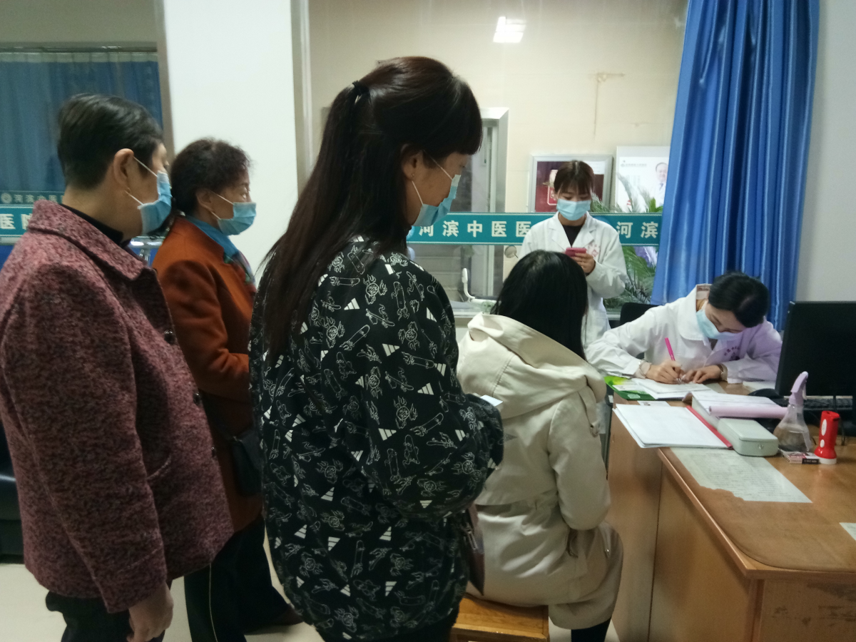 和谐路社区联合宝鸡高新河滨中医医院开展“三八”节惠民体检活动