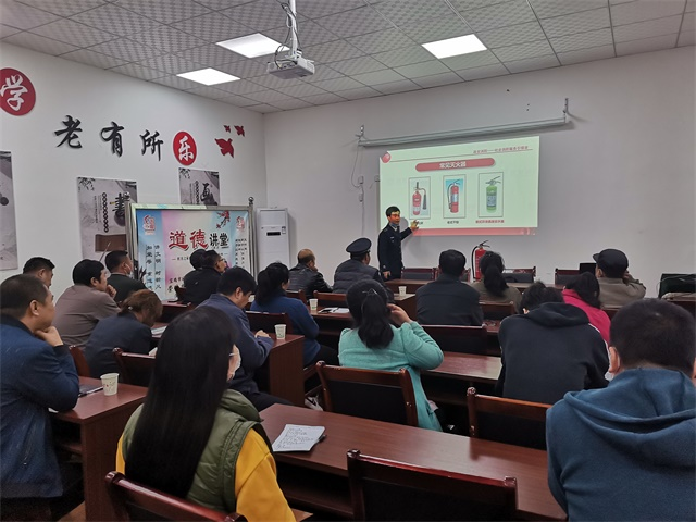 和谐路社区组织辖区单位开展消防培训活动