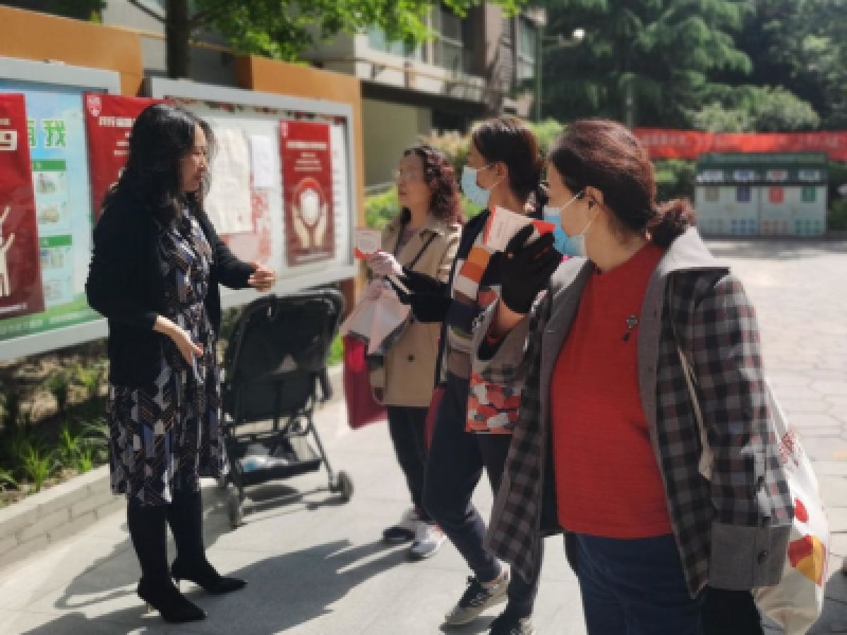 高山流水社区开展网格化治理宣传活动