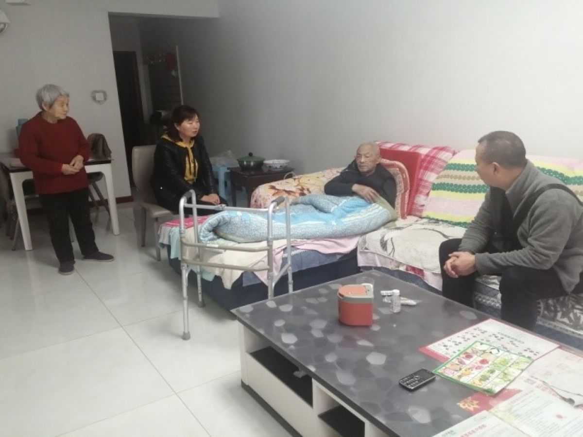 社区慰问显真情 组织关怀暖人心