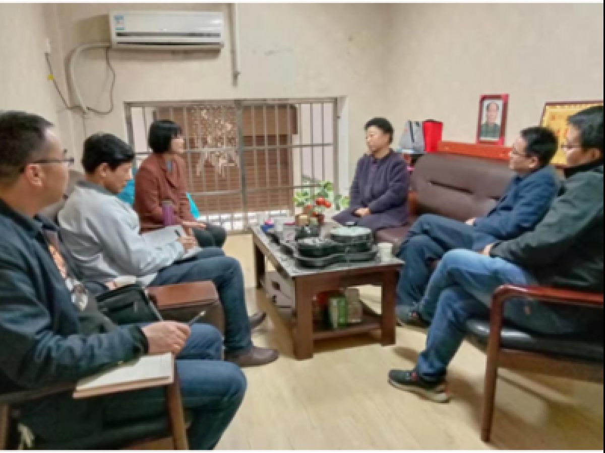 助力经济发展  “三送一解”进社区