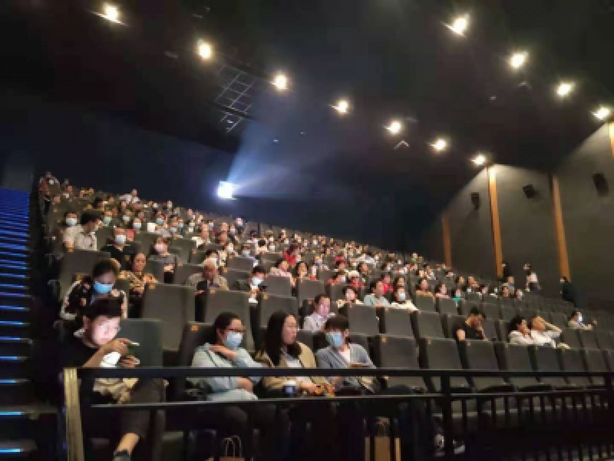 看红色电影 学百年党史 丨学子路社区开展学党史主题观影活动