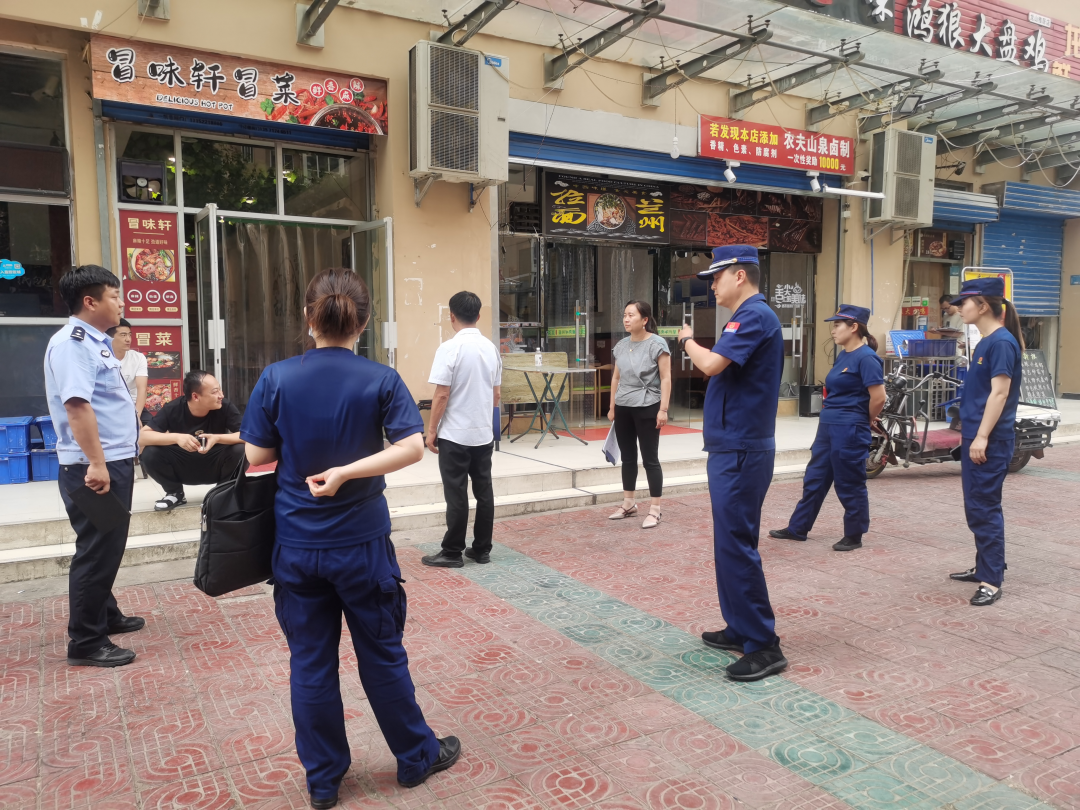 新时代文明实践活动——龙山路社区开展消防安全大检查