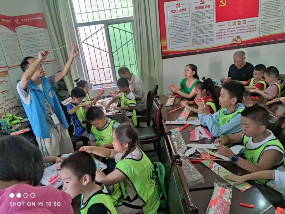 学党史 我为群众办实事                  —“党旗下的科技梦”