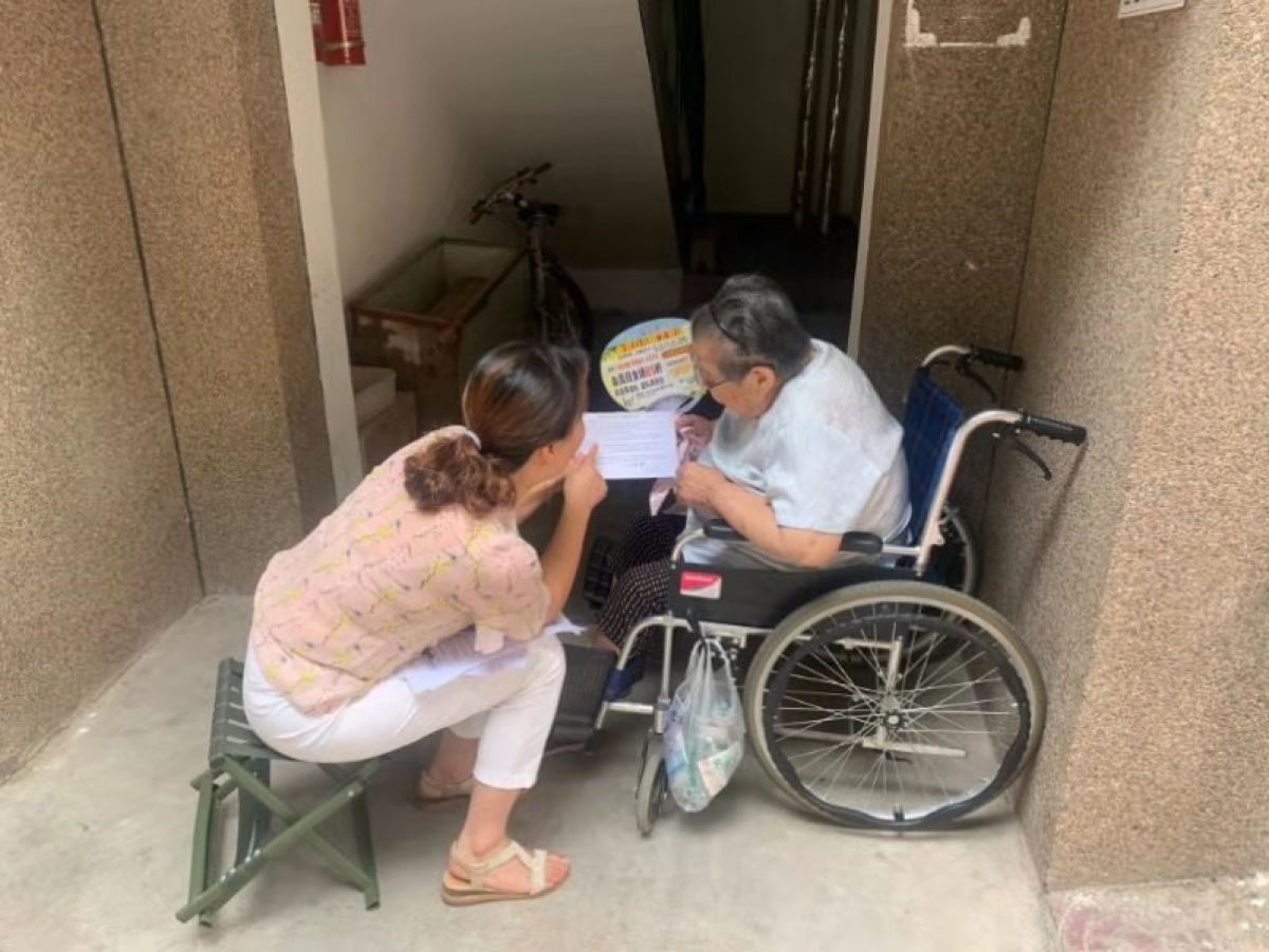 我为群众办实事之为困难党员上门服务