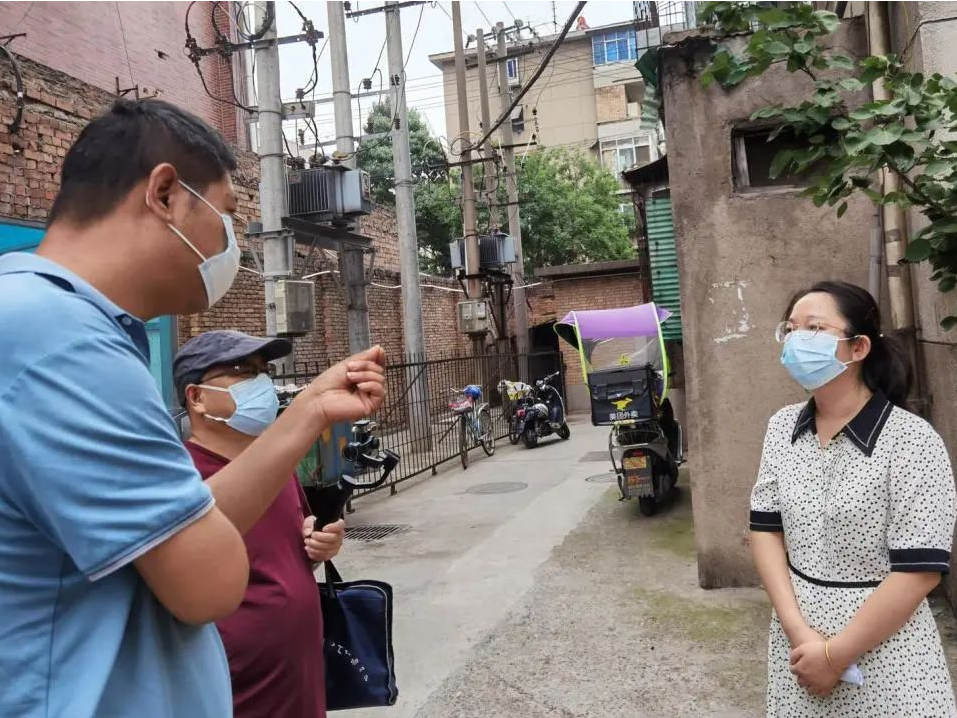 胡家庙街道万东社区：“乐享银龄” 适老化改造服务 让老人生活更安全更美好