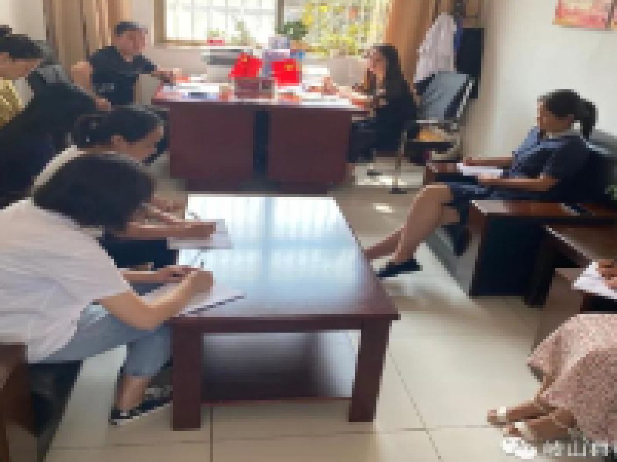 我为群众办实事——东街社区开展防汛防滑大排查