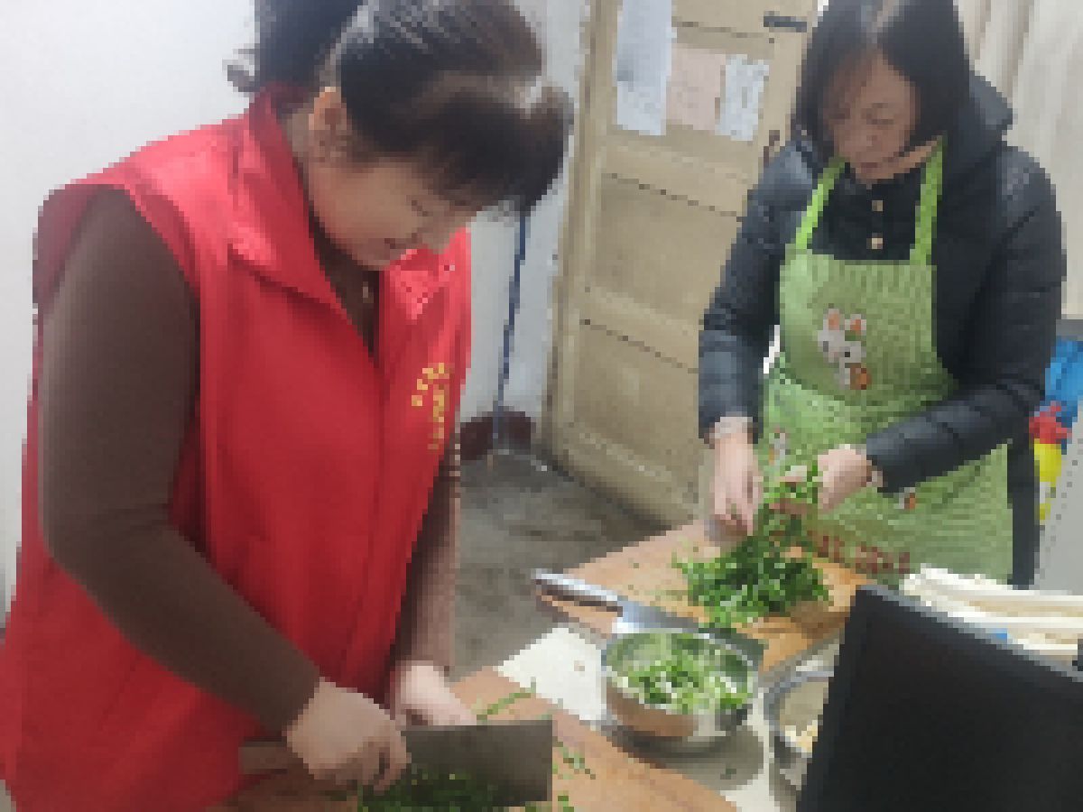 【新时代文明实践】南关路社区“饺阳暖冬至  爱在社区暖人心”送饺子活动