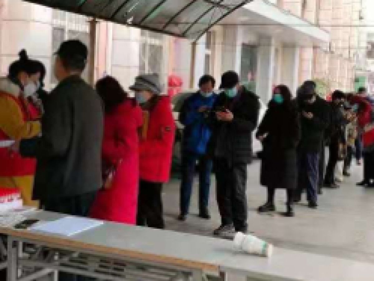 南关路社区开展“疫情防控 全员核酸检测”志愿服务活动