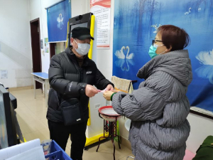 关爱高龄老人 春节慰问暖人心