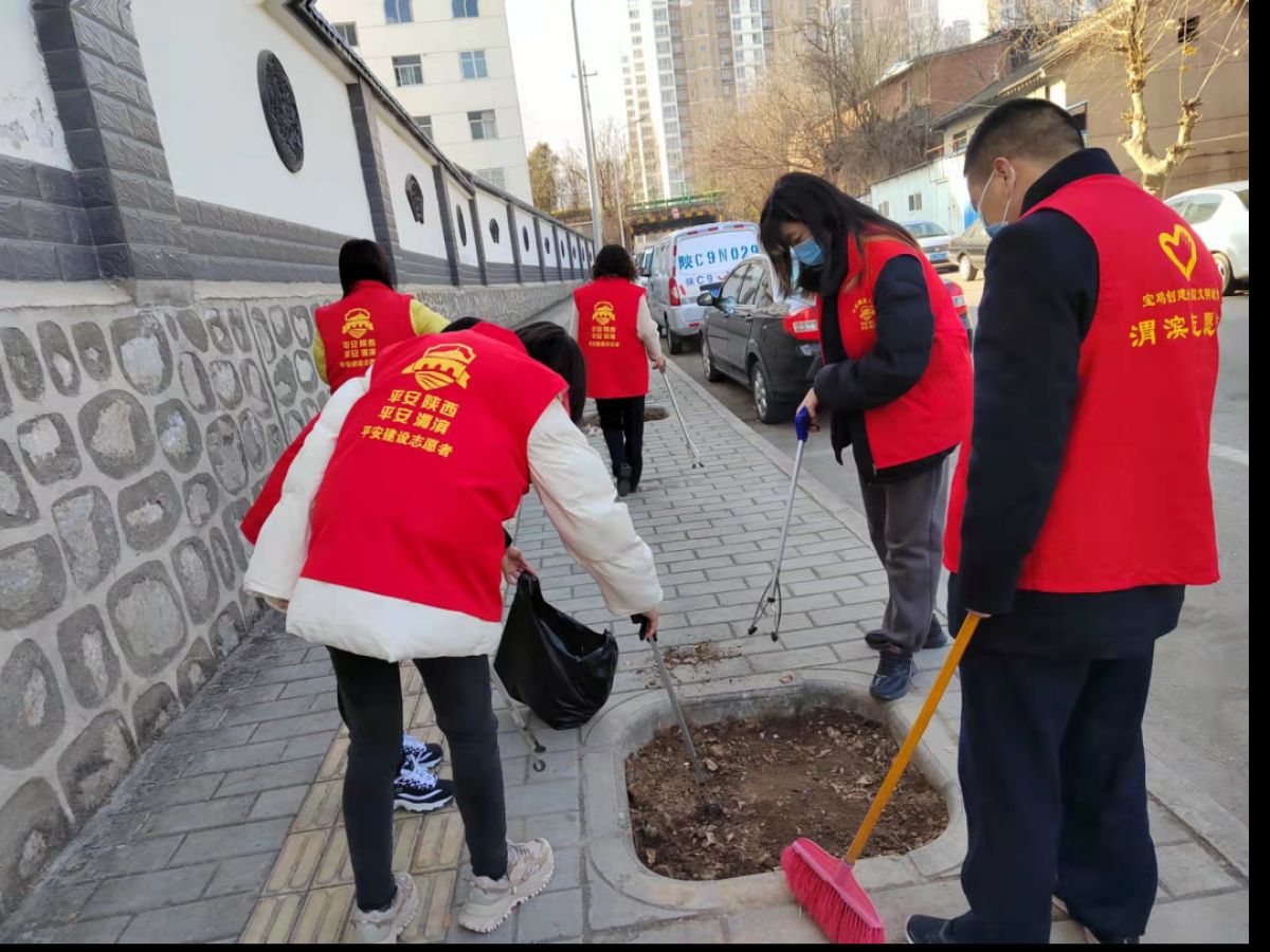 志愿服务进社区  打扫卫生暖人心