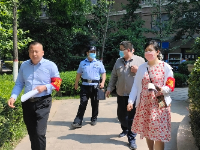 和谐路社区“红袖章”飘起来治安巡逻活动