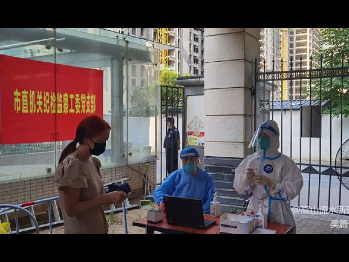 新时代文明实践站   全员核酸尽显温情