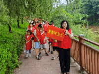 【新时代文明实践】—美丽型社区 渭滨区桥南街道姜河社区 开展“大手牵小手 保护母亲河”文明实践主题活动