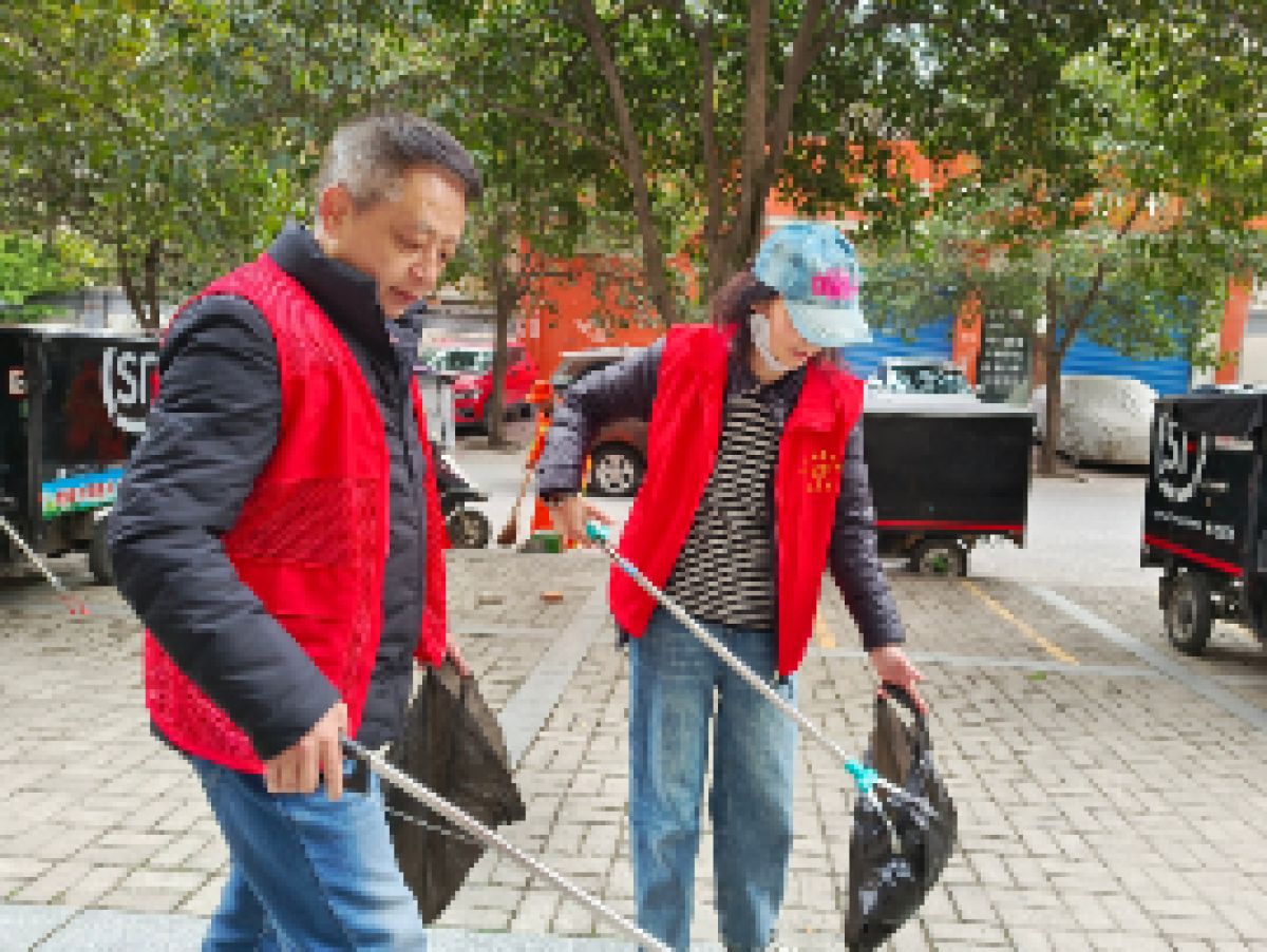 公园路社区新时代文明实践站开展“周末‘益’起来”志愿服务活动