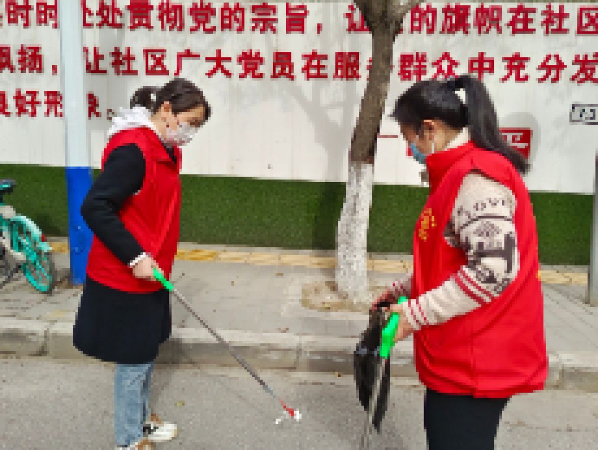 公园路社区新时代文明实践站开展“周末‘益’起来”环境卫生集中整治活动