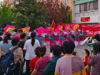 小区广场变身“红色讲台” 宣讲送到家门口
