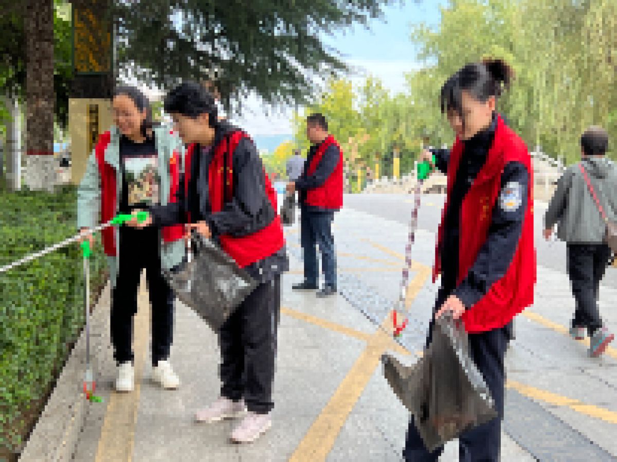 【美丽型社区】环境保障不停歇 全力“助跑”马拉松活动