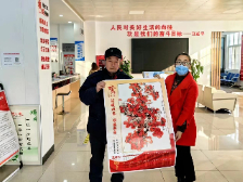 龙山路社区退役军人发福利啦