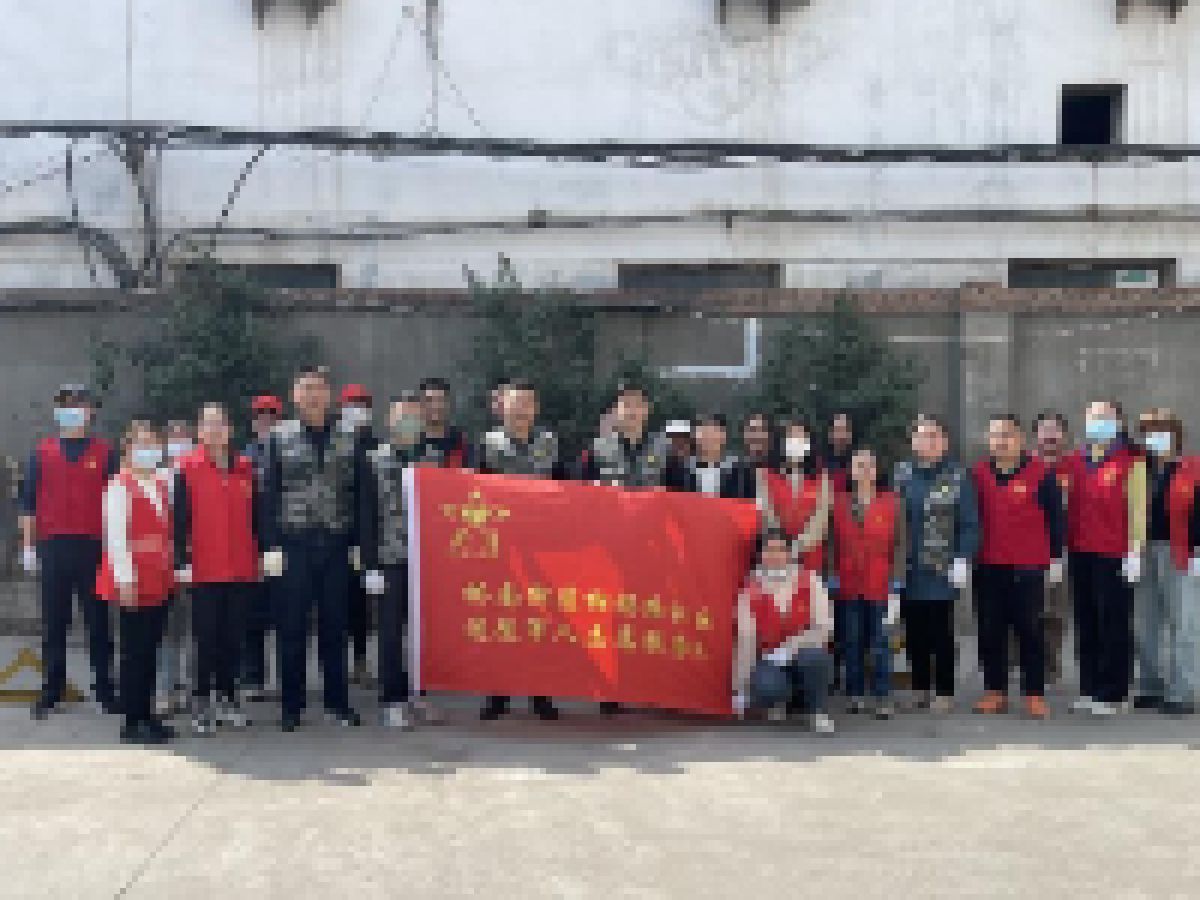 [美丽型社区]清理乱堆乱放 共创美好家园