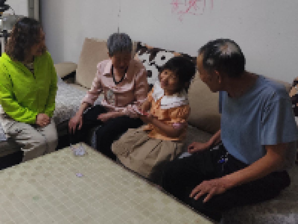 六一慰问暖童心 浓浓关怀护成长