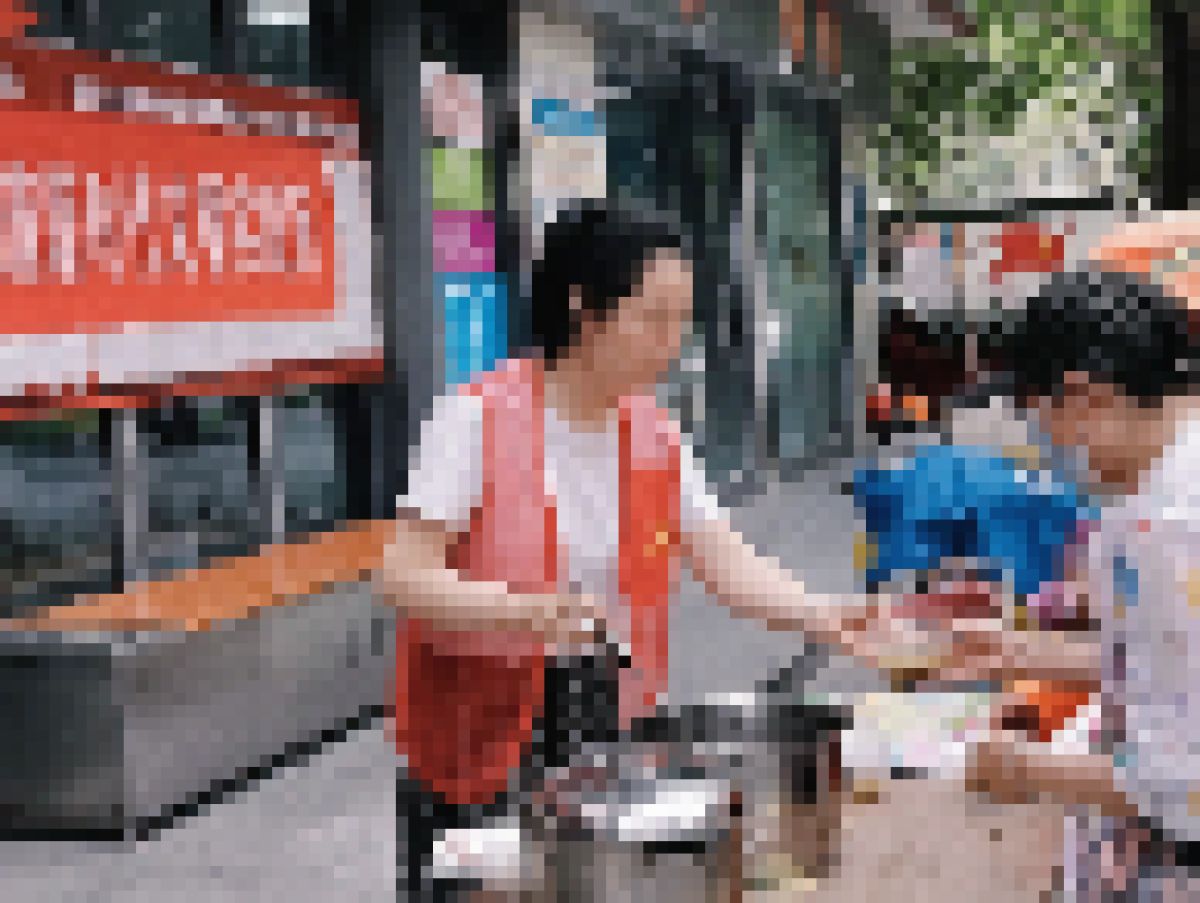 【我为群众办实事】 “清凉绿豆汤 解暑我先行”志愿服务活动