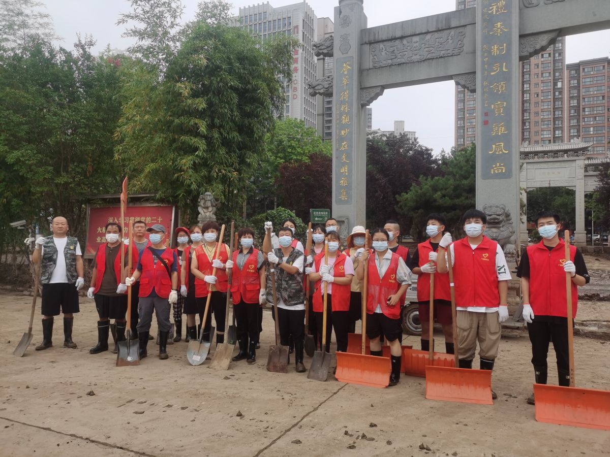 爱心捐赠暖人心  支援重建美家园