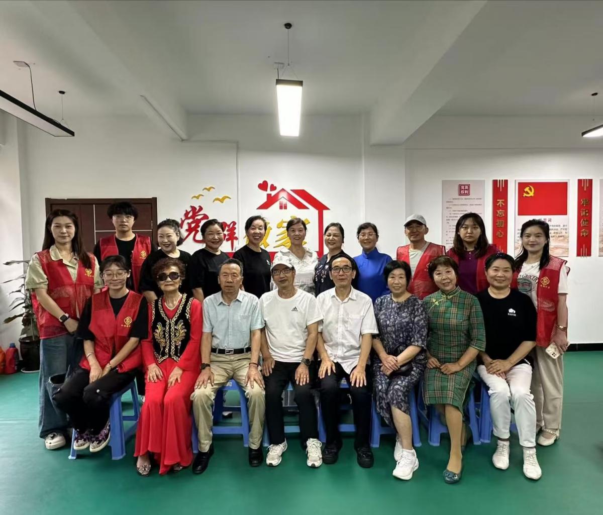 【新时代文明实践站】 和谐路社区开展“重温红色经典 触摸信仰力量”文明实践活动