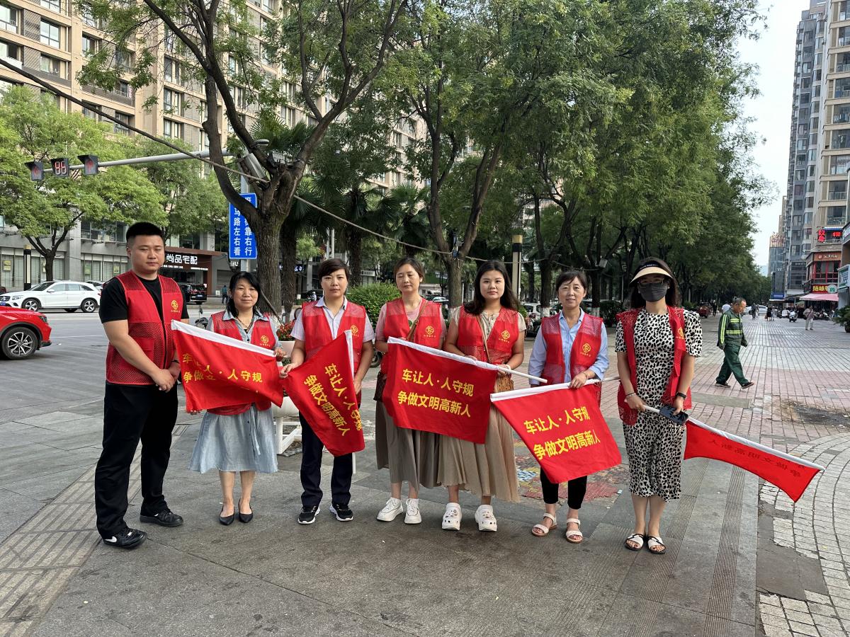 【美丽型社区】 和谐路社区开展“文明交通常宣传，安全守护零距离”文明交通引导志愿服务活动