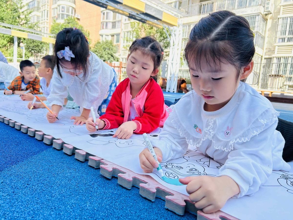 学子路社区开展“童心绘祖国 共筑中国梦”迎国庆长卷绘画活动
