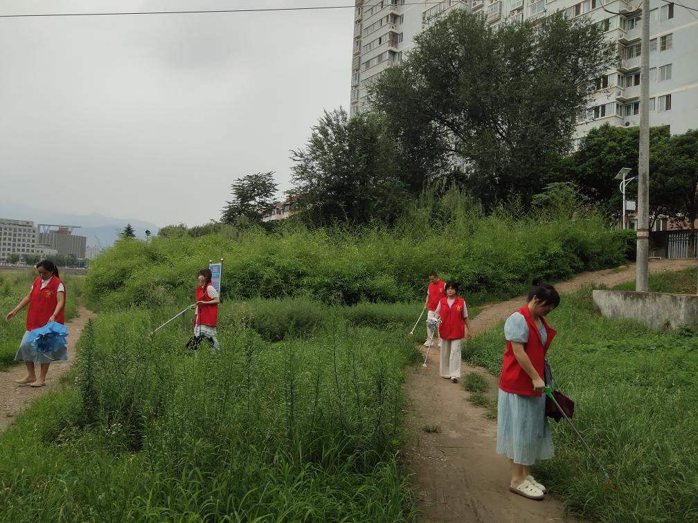 整治“三边一口” 共建美丽社区